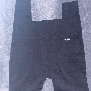 SOLD 💕💕White fox active leggings